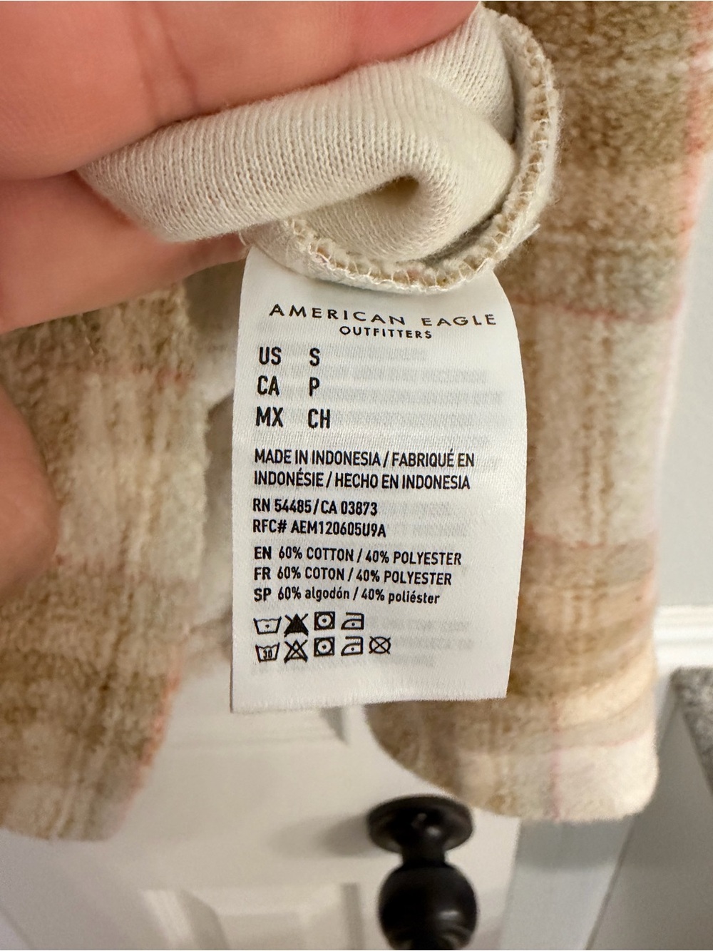American Eagle Plaid Fleece Shacket Small Cream Tan Pink Flannel - Picture 3 of 9